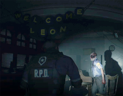 BIOHAZARD RE:2 レオンのデスク周辺の歓迎演出のゲーム画面