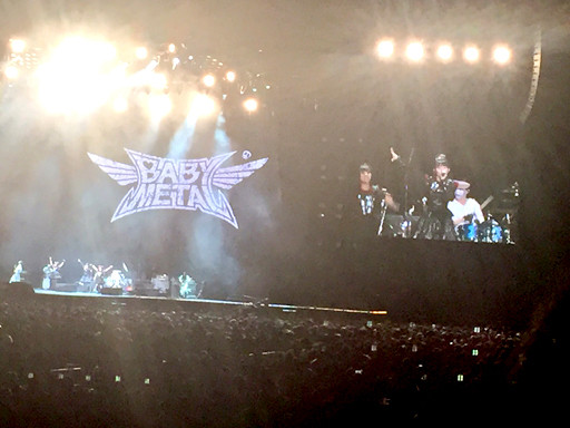 BABYMETALのライブパフォーマンスの様子 BABYMETALのライブパフォーマンスの様子