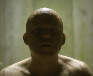 裸の男の顔